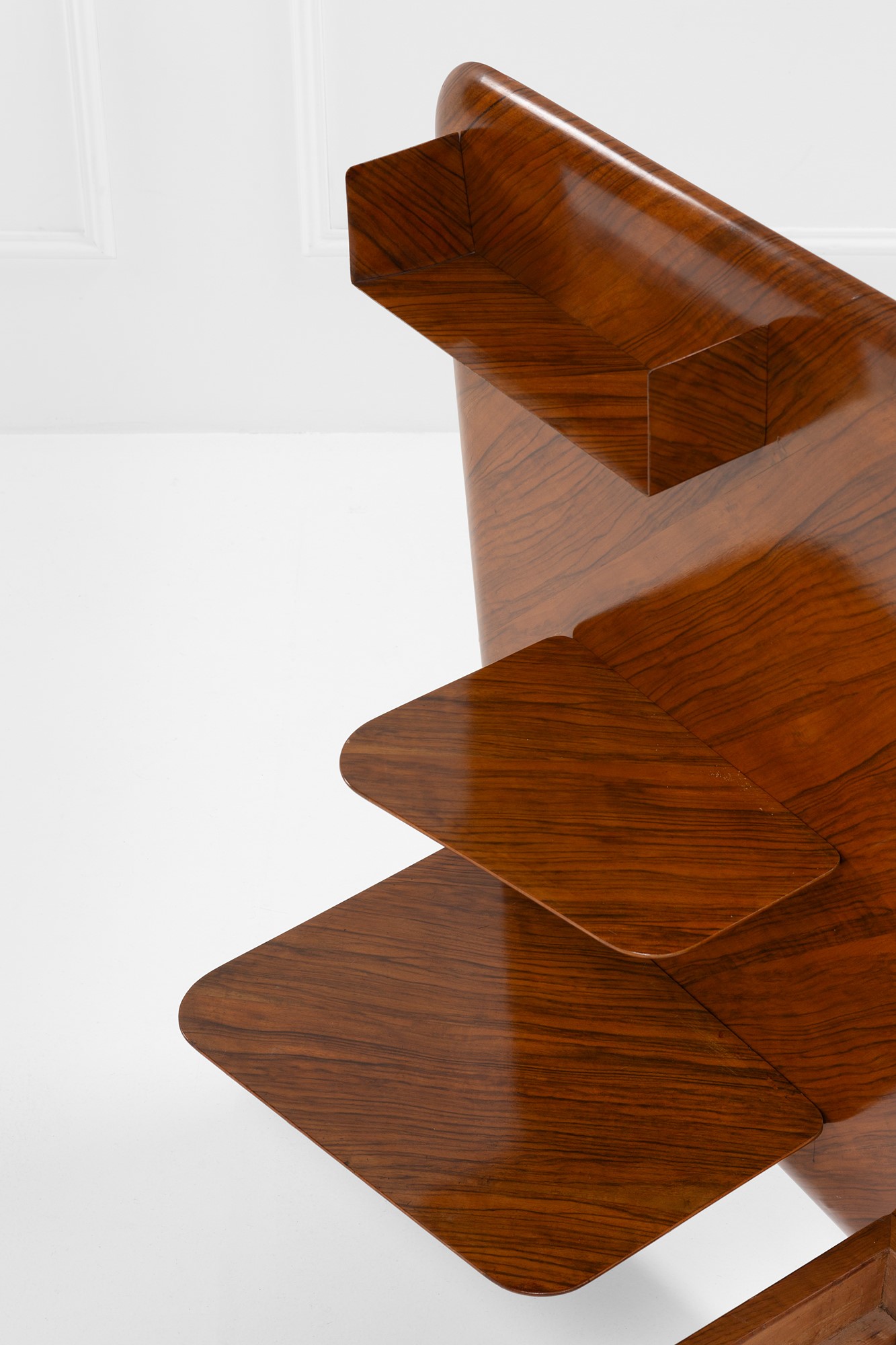 Letto ad una piazza con parete attrezzata