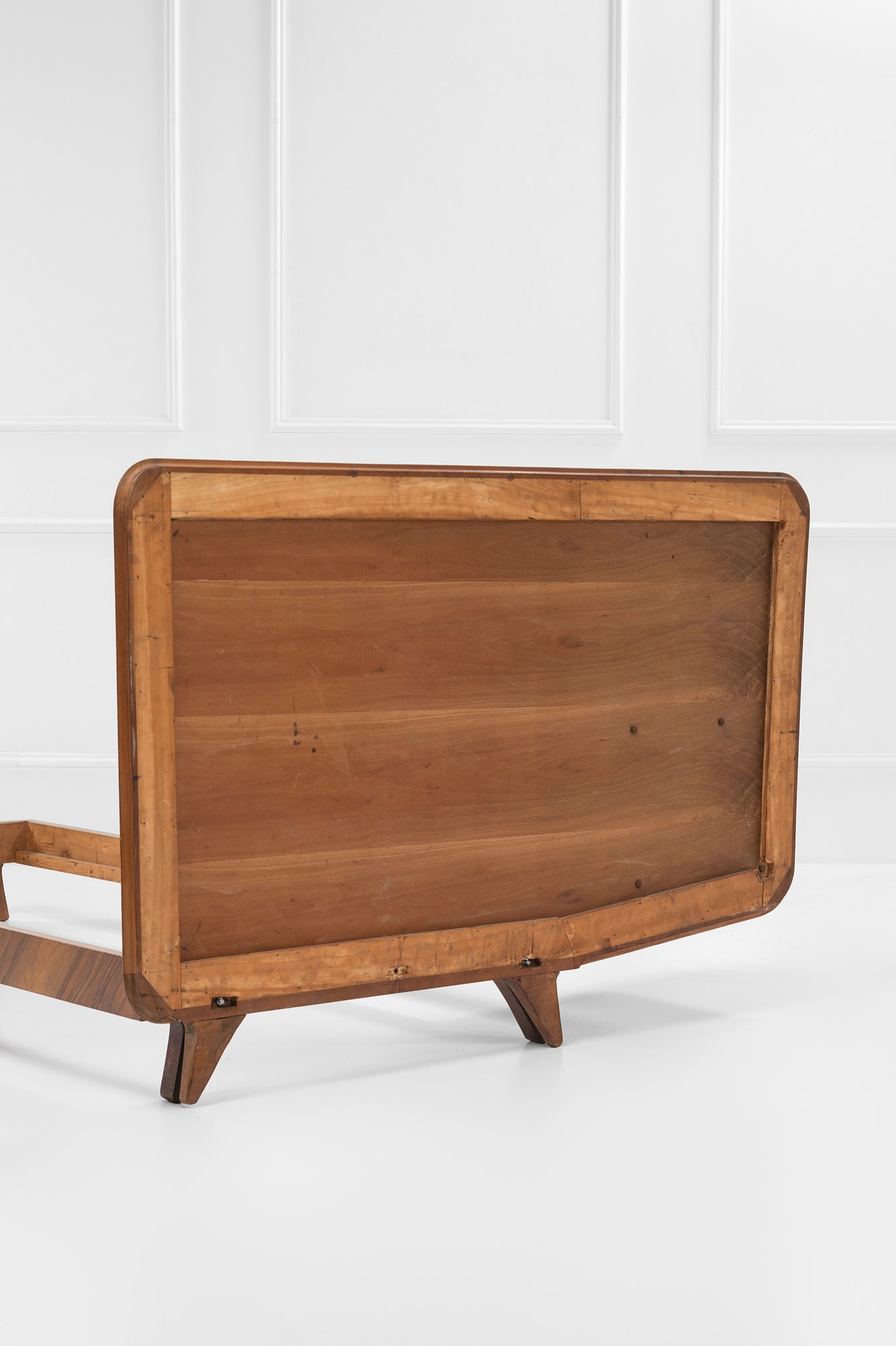 Letto ad una piazza con parete attrezzata