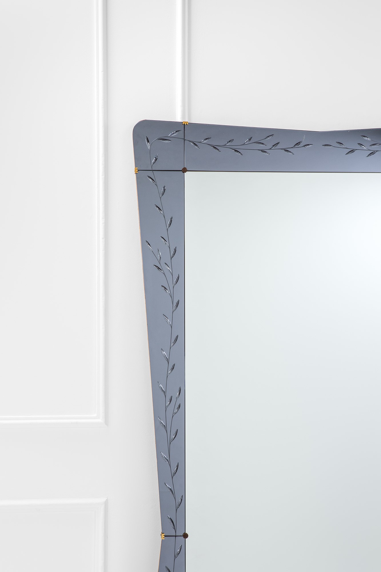 Grande specchiera fondo sala