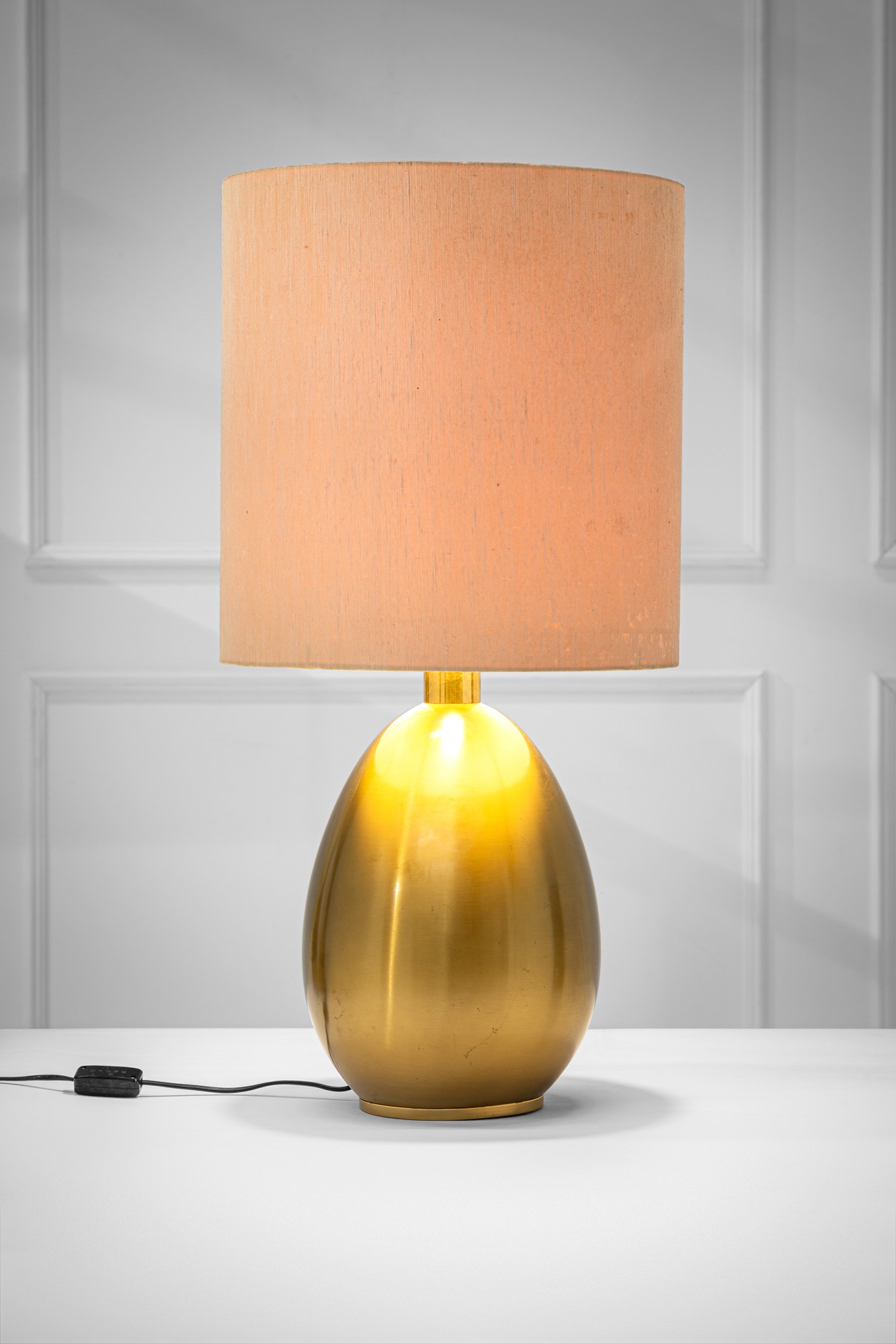 Lampada da tavolo in ottone e tessuto, circa 1970