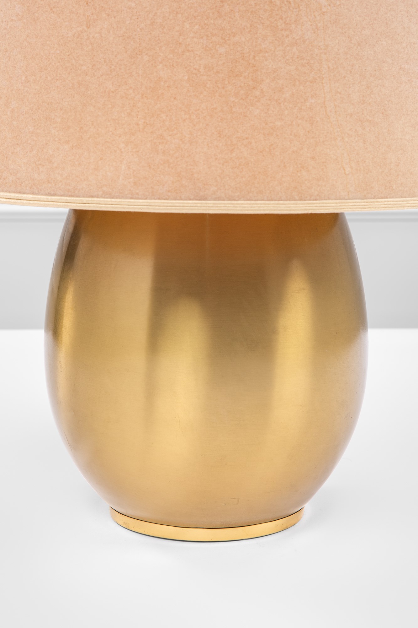 Lampada da tavolo in ottone e tessuto, circa 1970