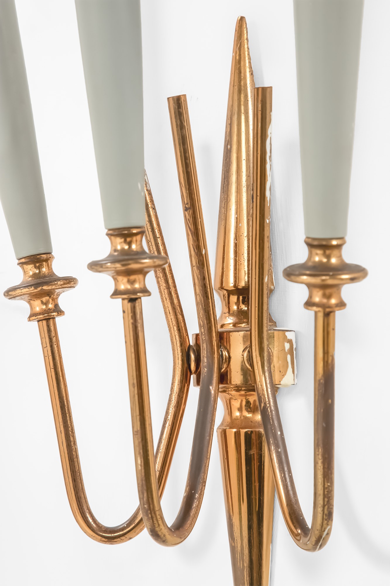 Due lampade da parete a tre luci