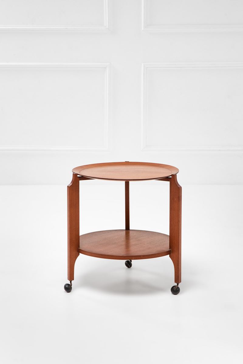 Carrello con vassoio asportabile