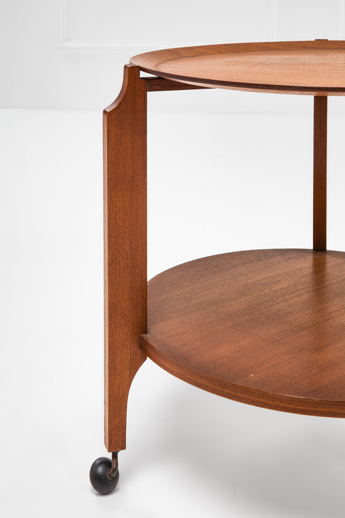 Carrello con vassoio asportabile