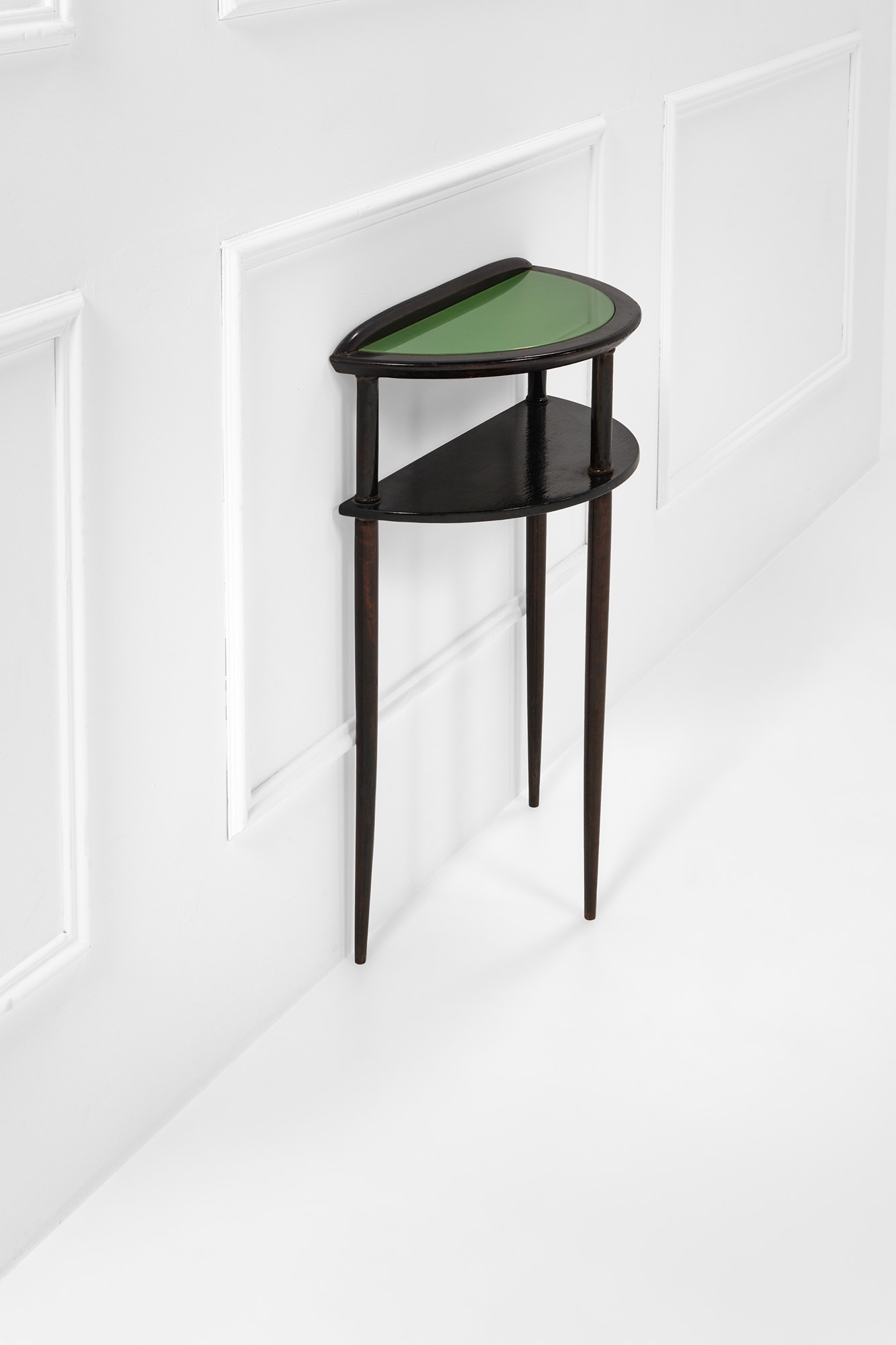 Piccola console con ripiano