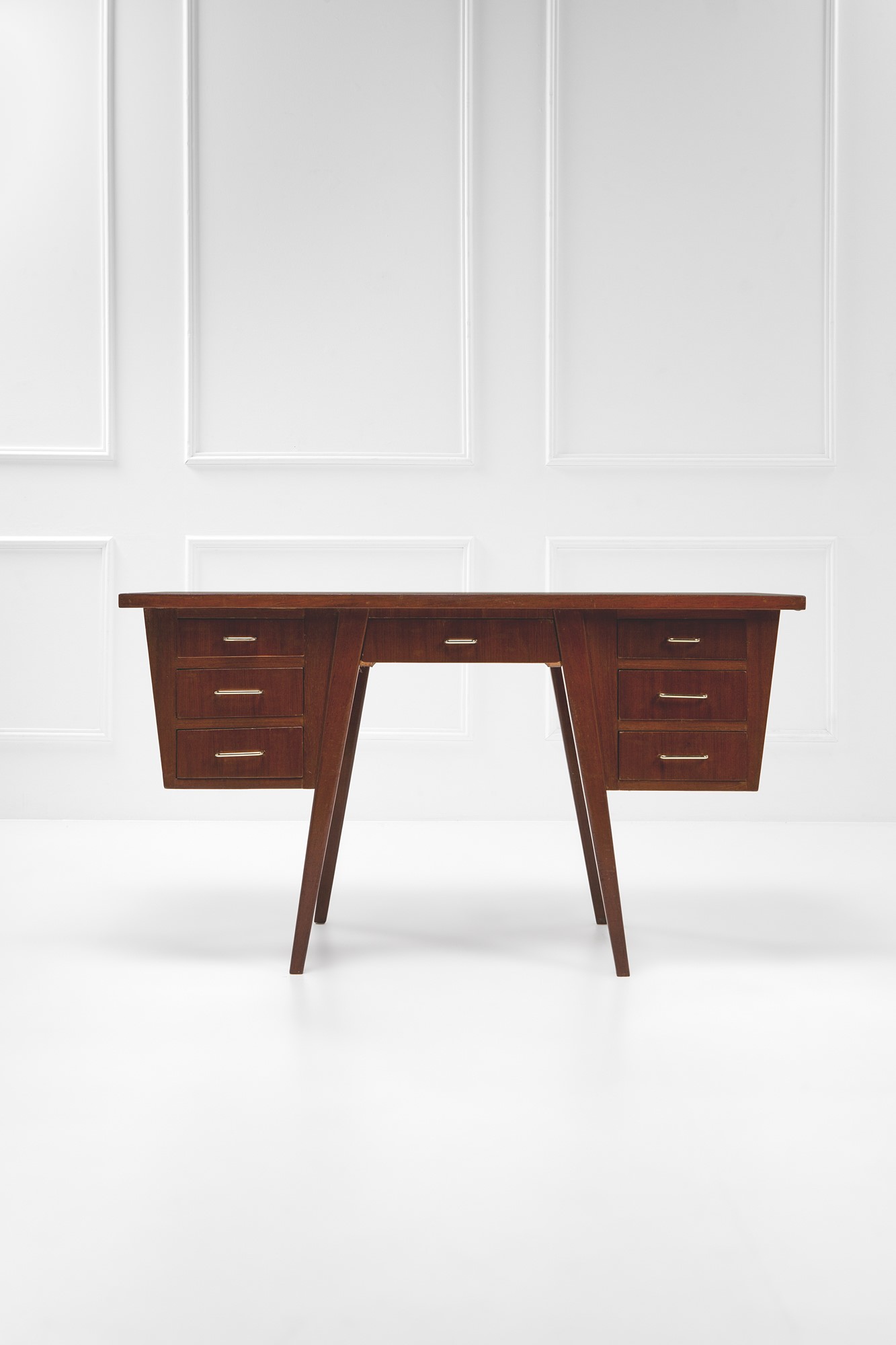 Scrivania con cassetti