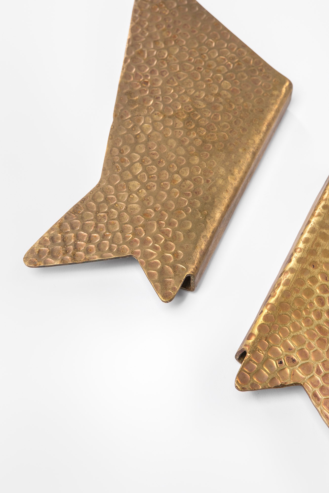 Coppia di maniglie dal disegno informale