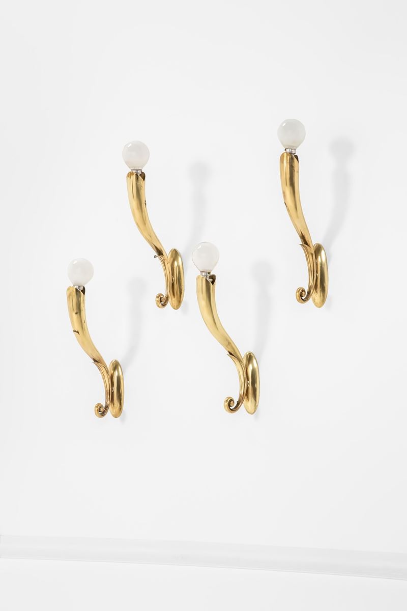 Quattro lampade da parete a cornucopia