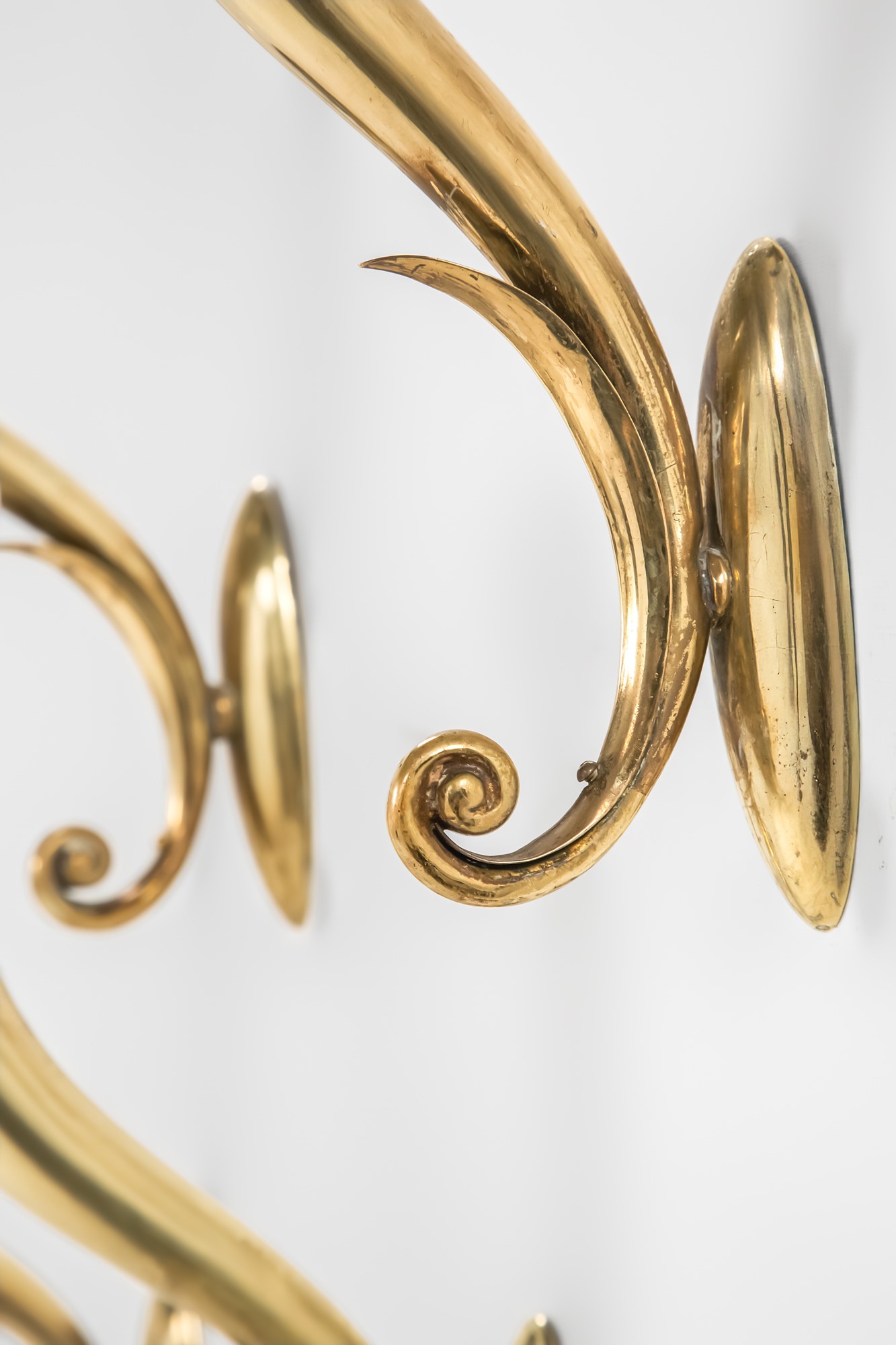 Quattro lampade da parete a cornucopia