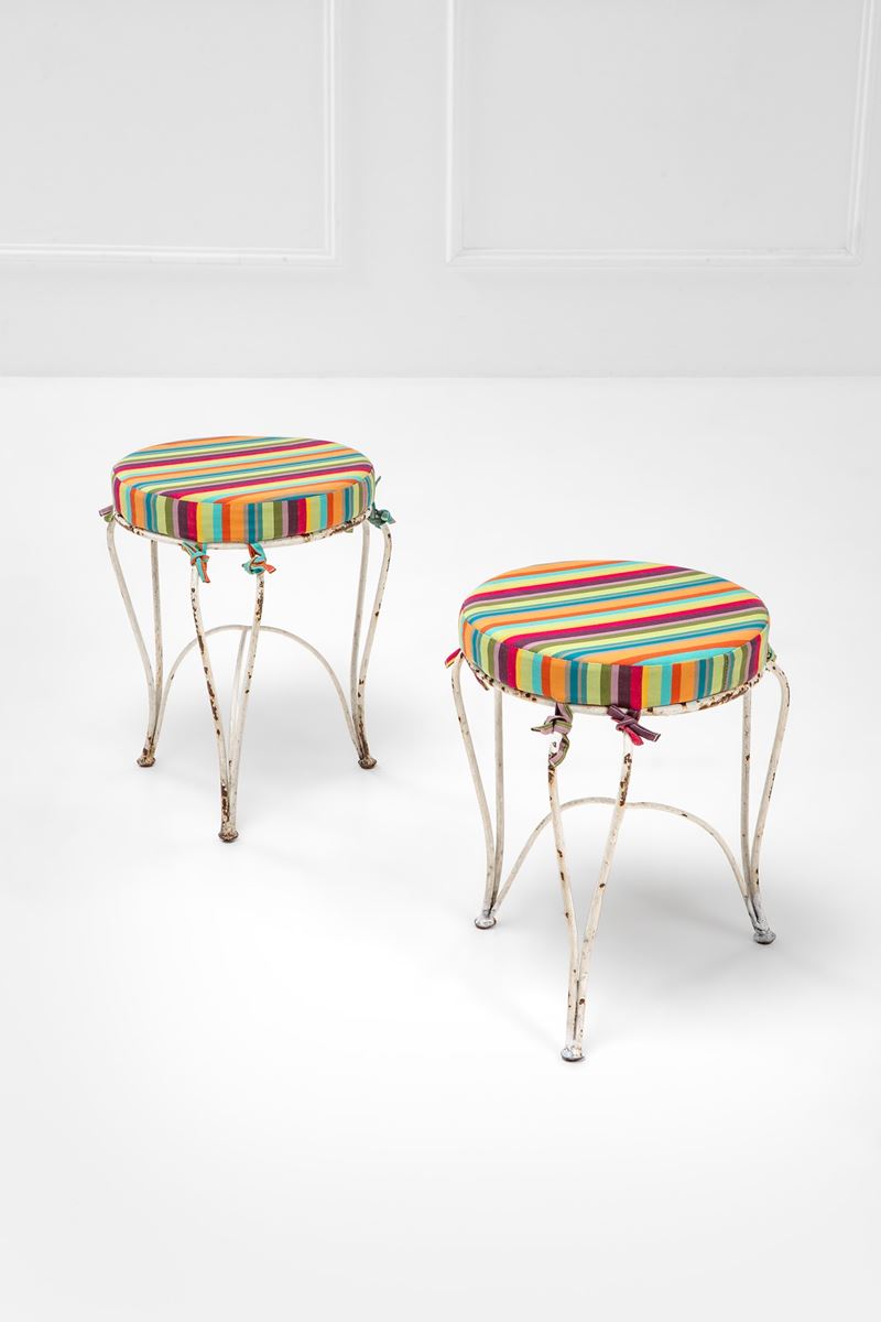 Due sgabelli da giardino