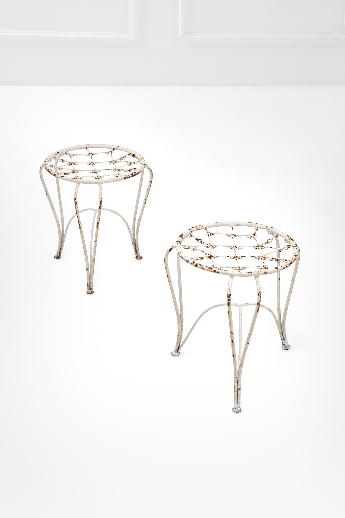 Due sgabelli da giardino