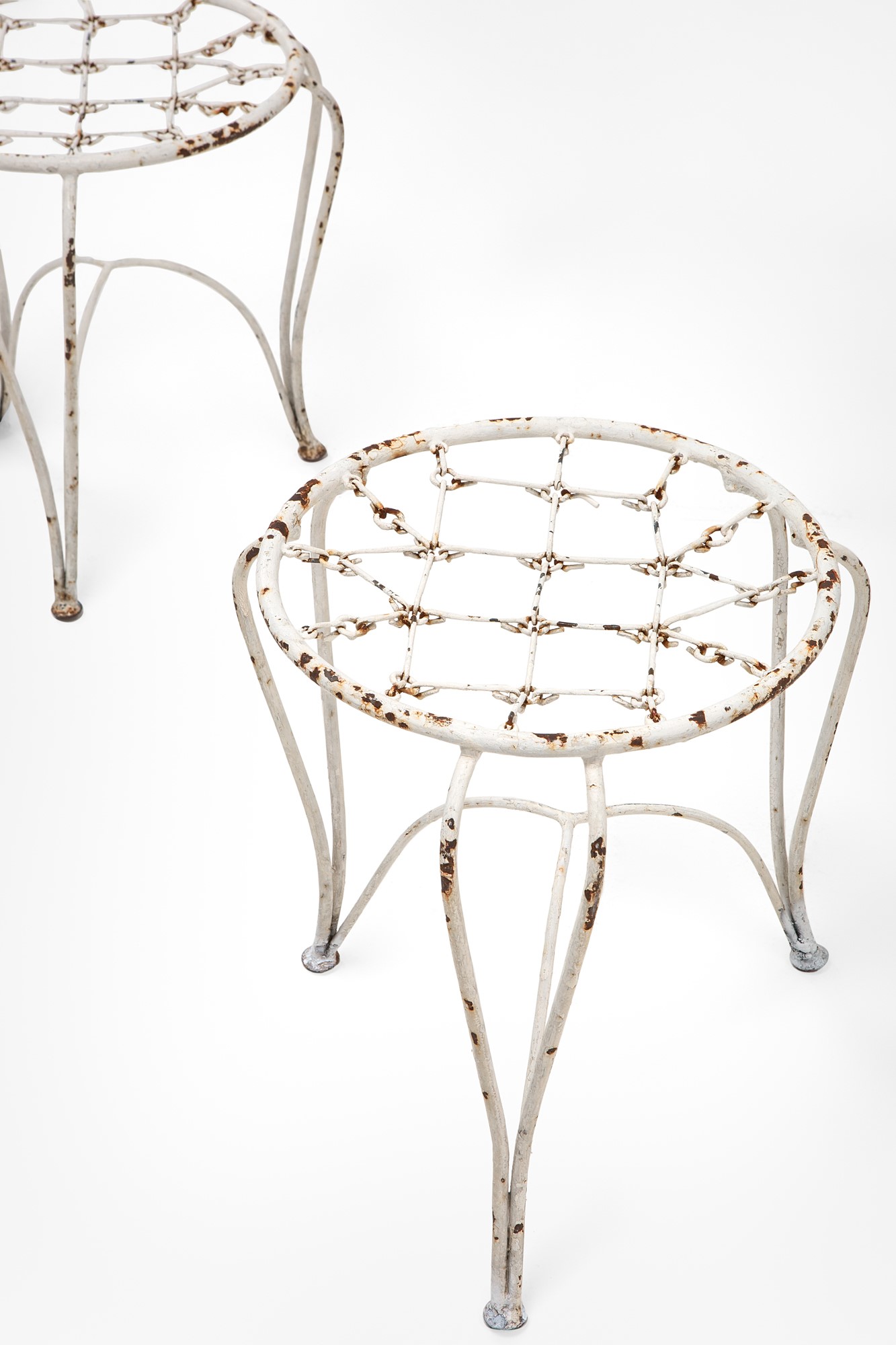 Due sgabelli da giardino