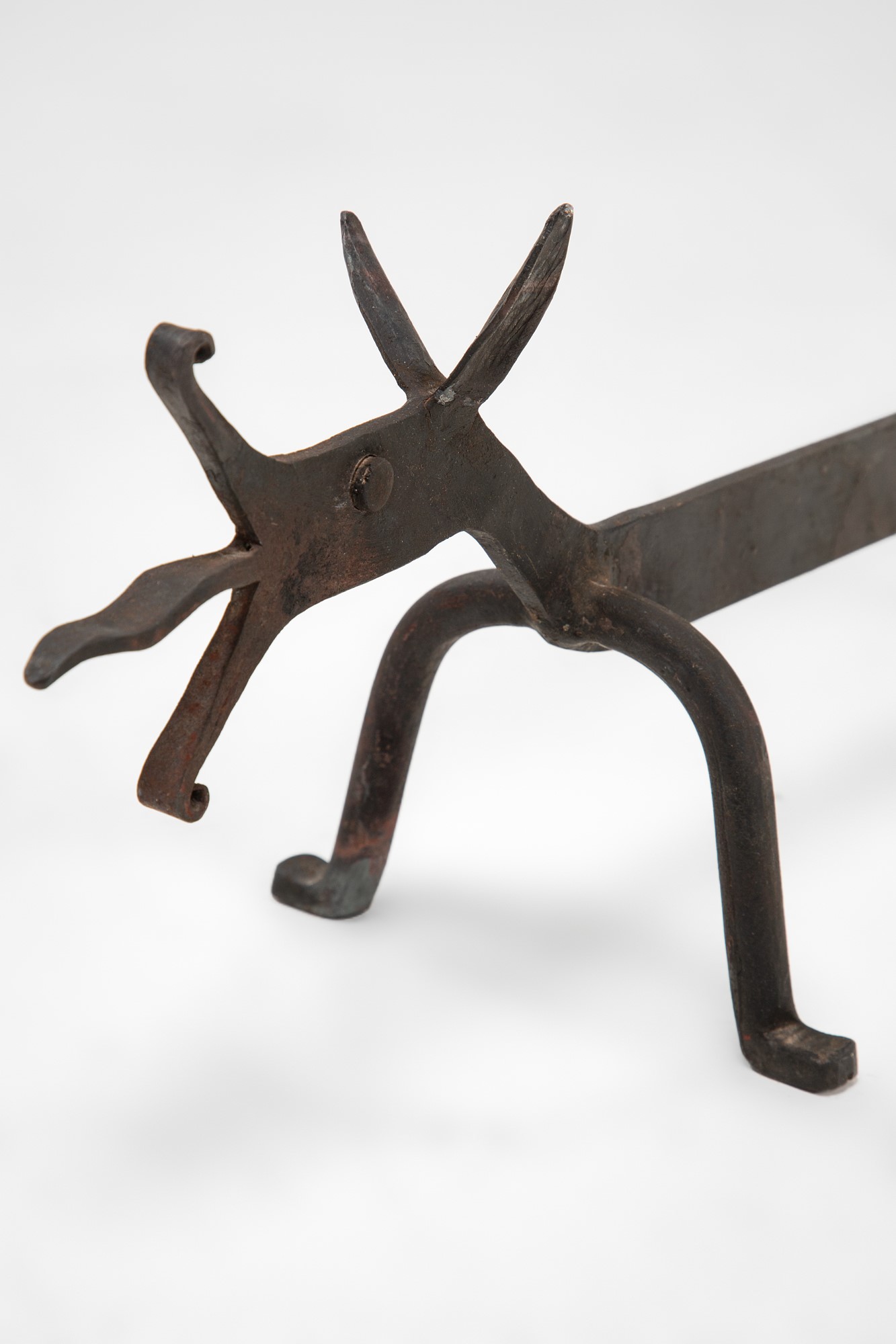 Coppia di alari zoomorfi