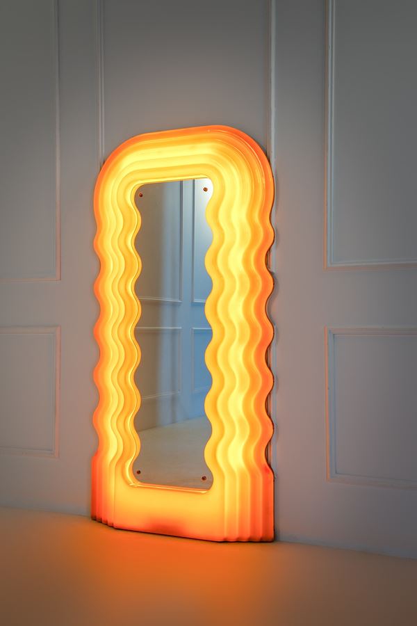 Ettore Sottsass - Specchiera mod. Ultrafragola della serie Mobili Grigi