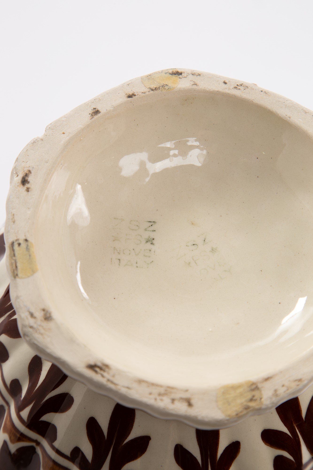 Due vasi con coperchio