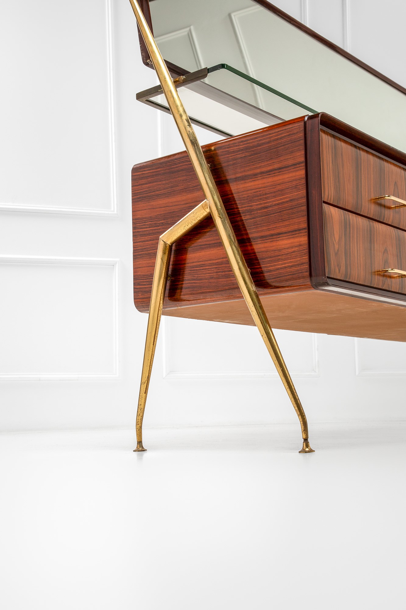 Credenza con specchiera basculante