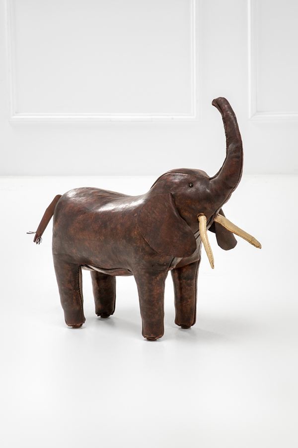 Poggiapiedi a guisa di elefante