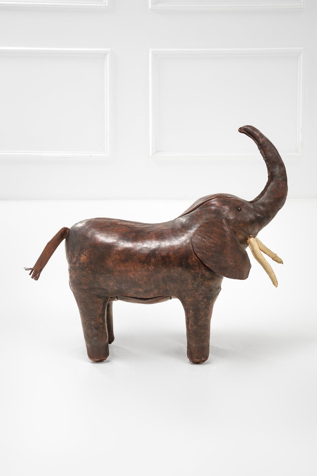 Poggiapiedi a Guisa di Elefante