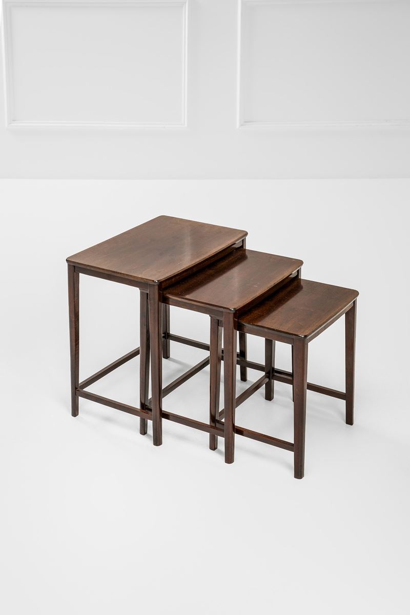 Tre tavolini a cicogna