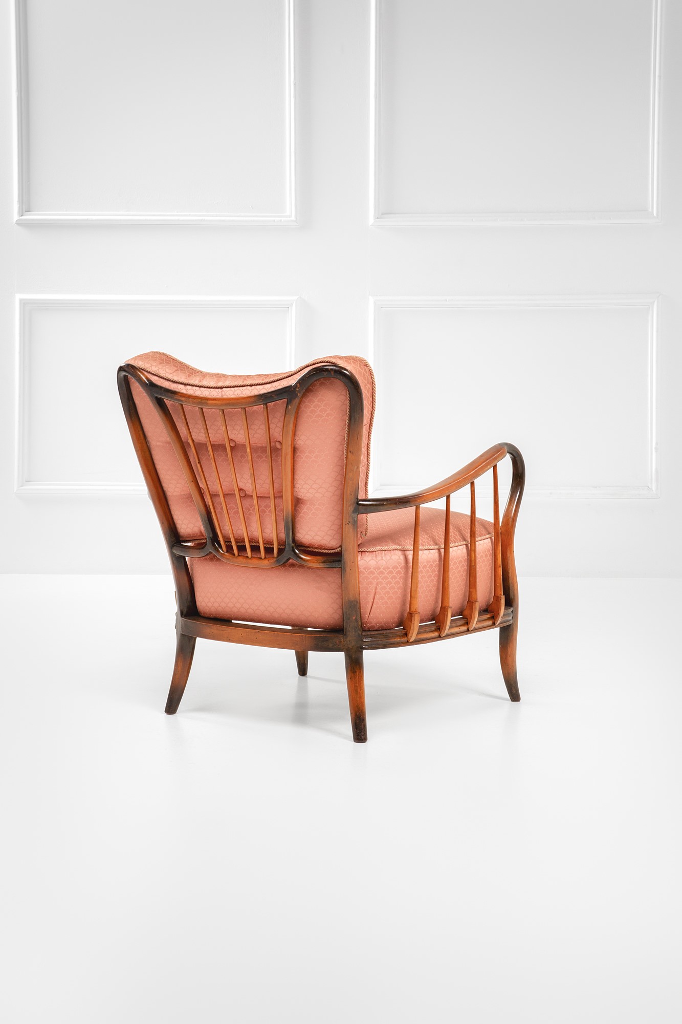 Due poltrone con paggiapiedi