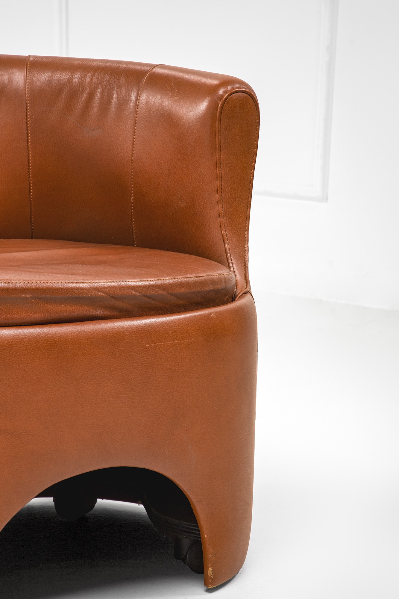 Due poltrone mod. P22 Studio