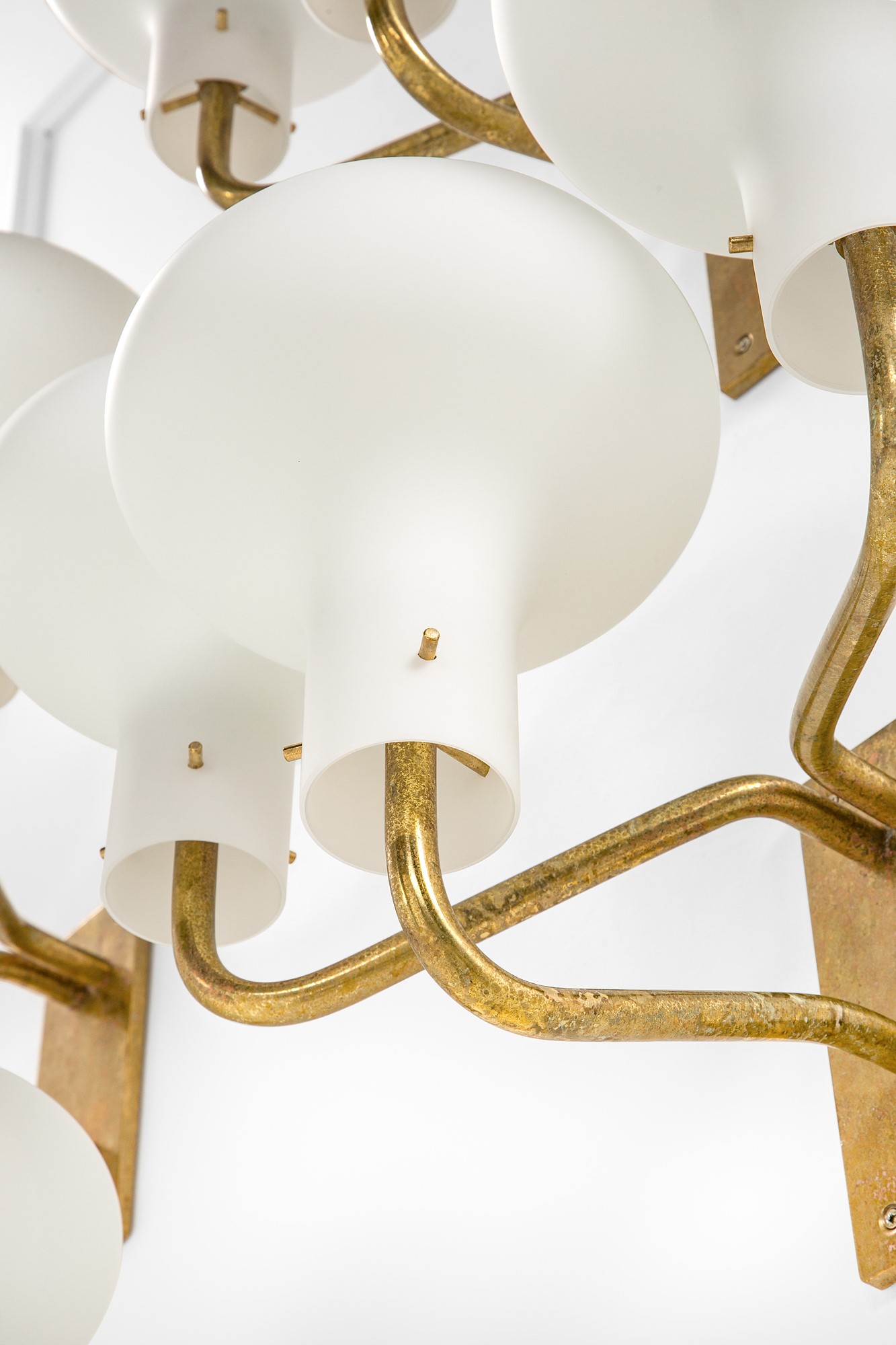 Quattro lampade da parete a tre luci della serie Lp 12