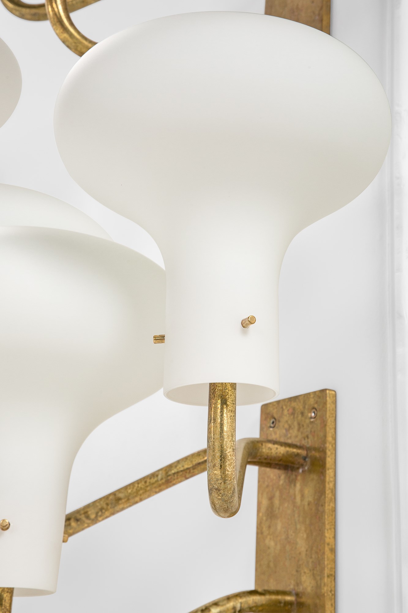 Quattro lampade da parete a tre luci della serie Lp 12