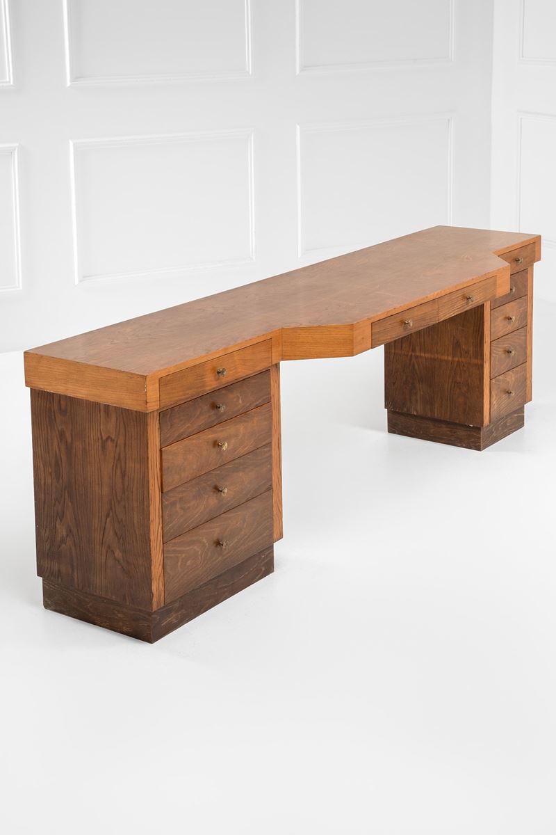 Grande scrivania con cassetti