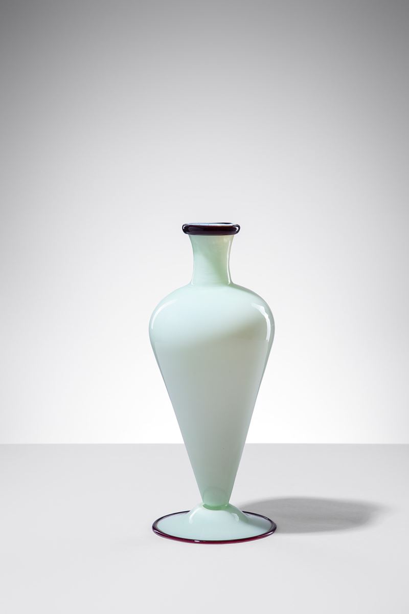 Vaso con piede circolare