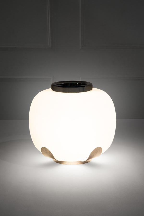 Lampada da tavolo con portafiori integrato