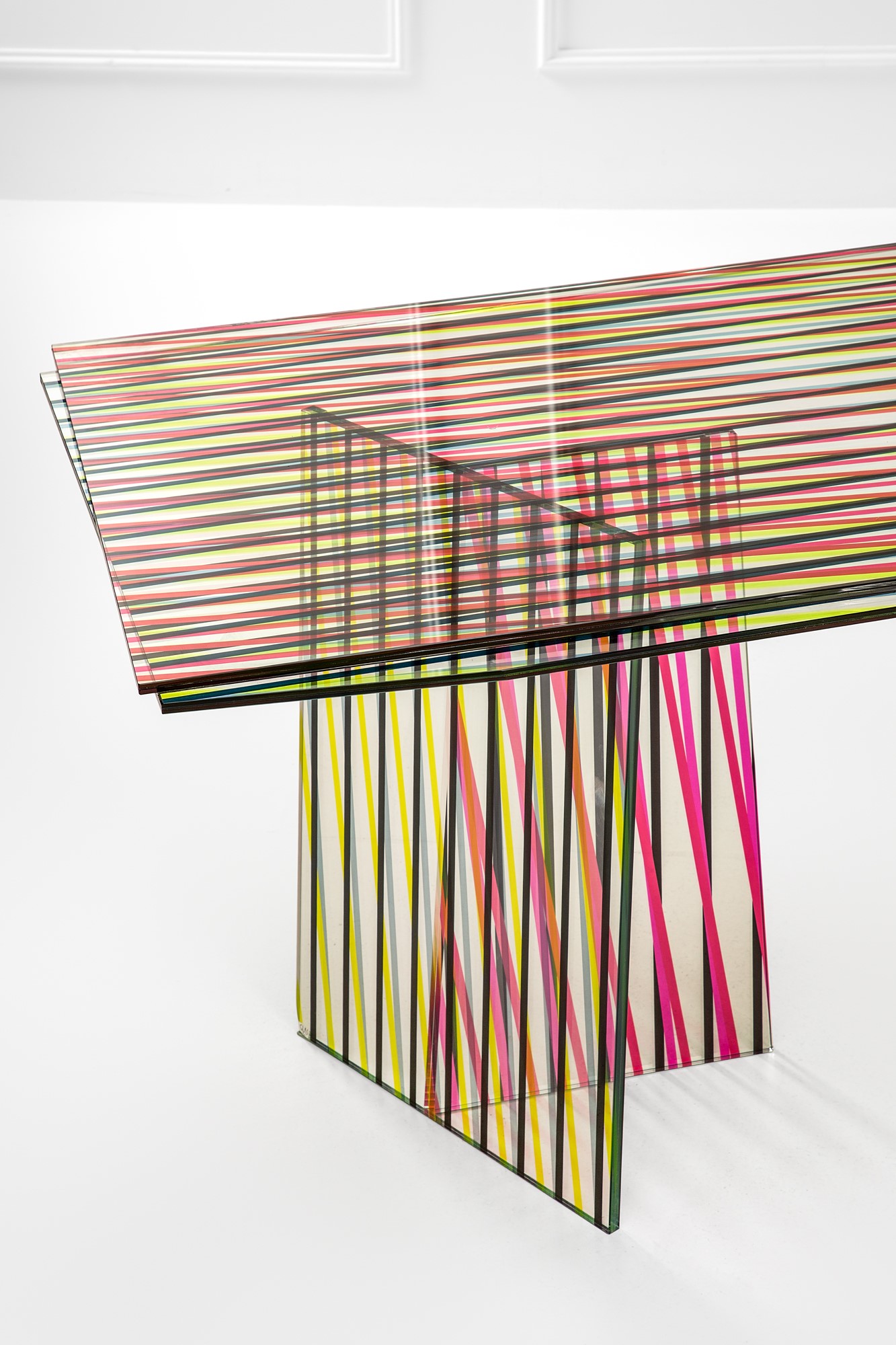 Patricia Urquiola - Tavolo della Serie Crossing