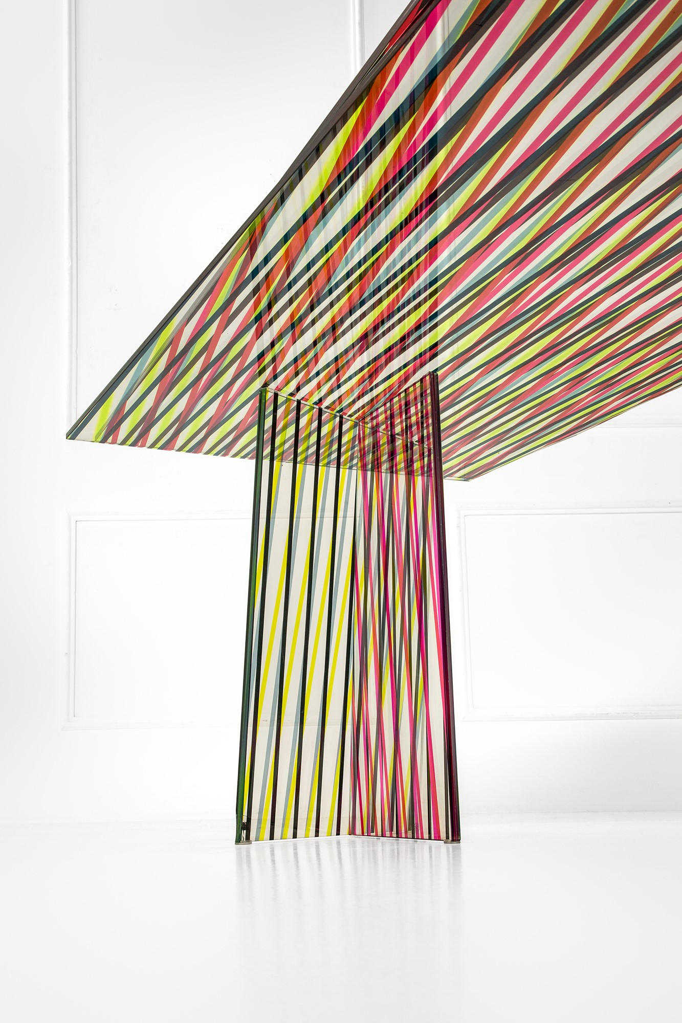 Patricia Urquiola - Tavolo della Serie Crossing