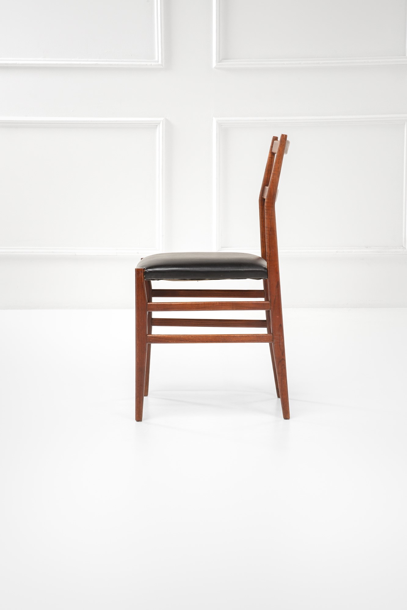 Sei sedie mod. 646 detto Leggera