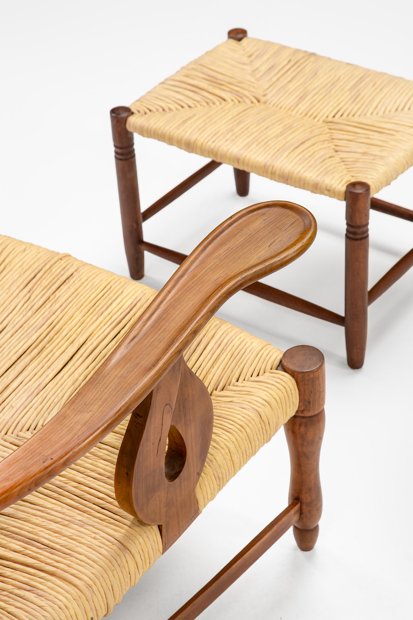 Due poltrone e un poggiapiedi