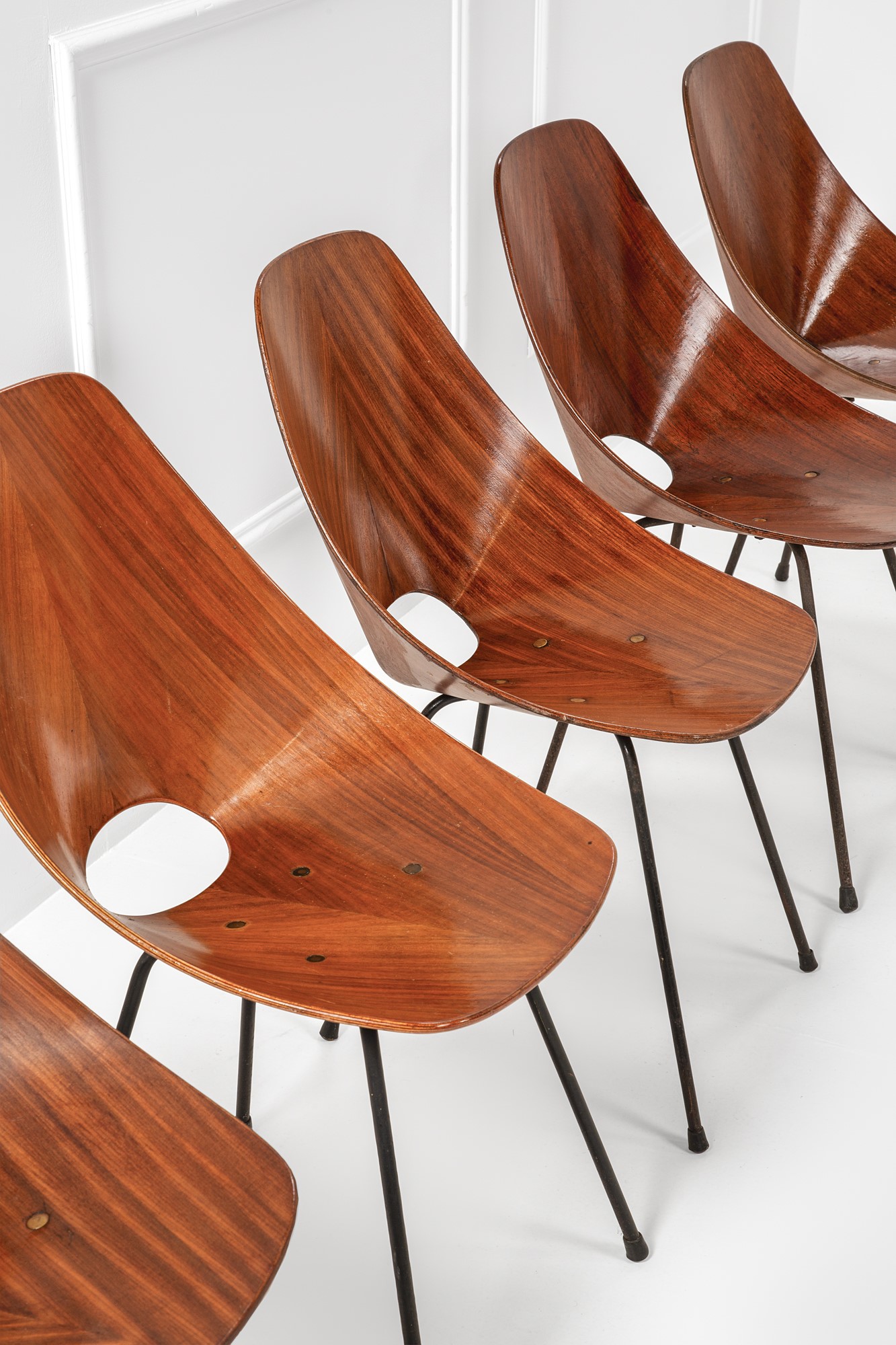 Dodici sedie mod. 101 della serie Medea