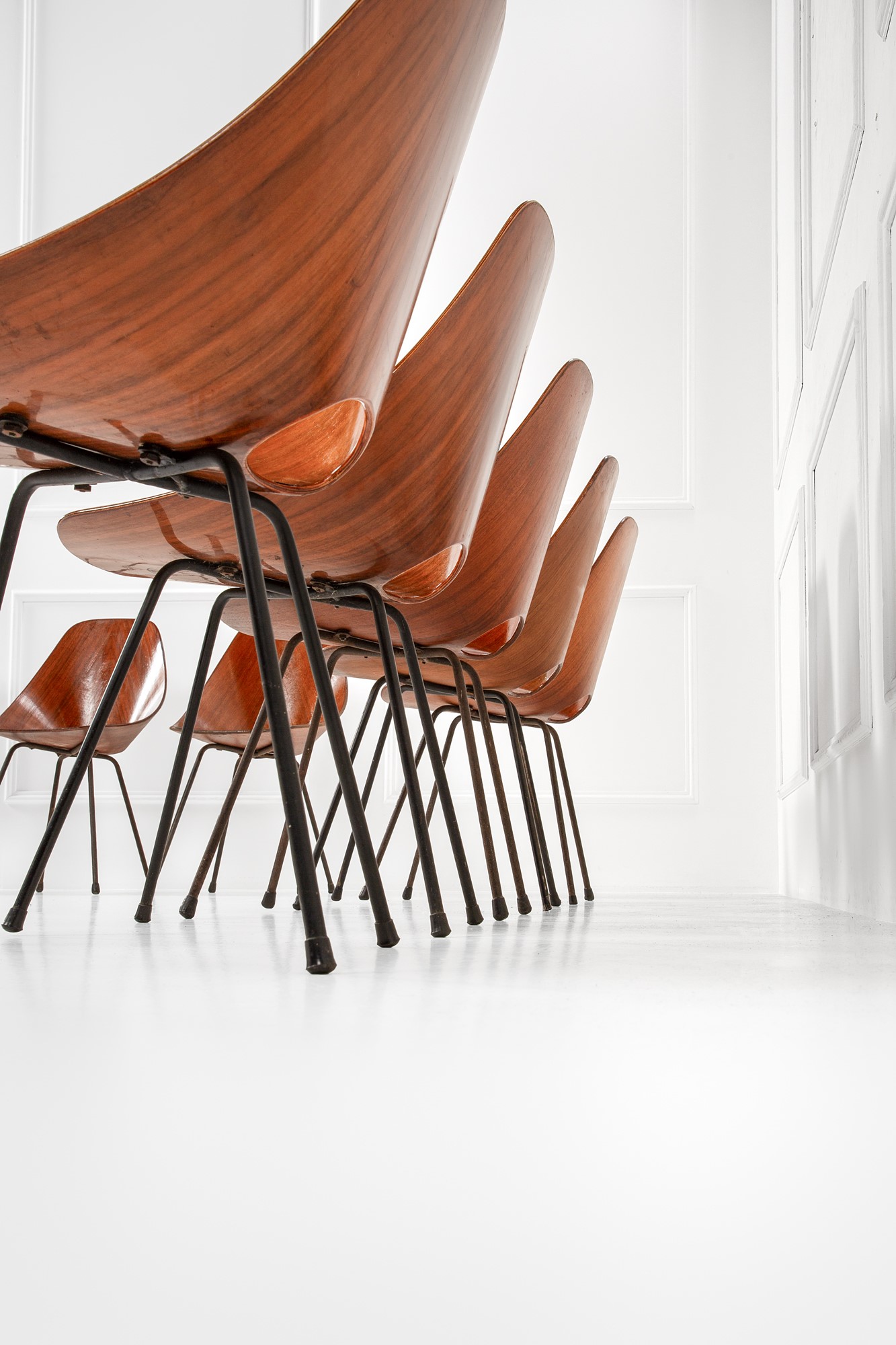 Dodici sedie mod. 101 della serie Medea