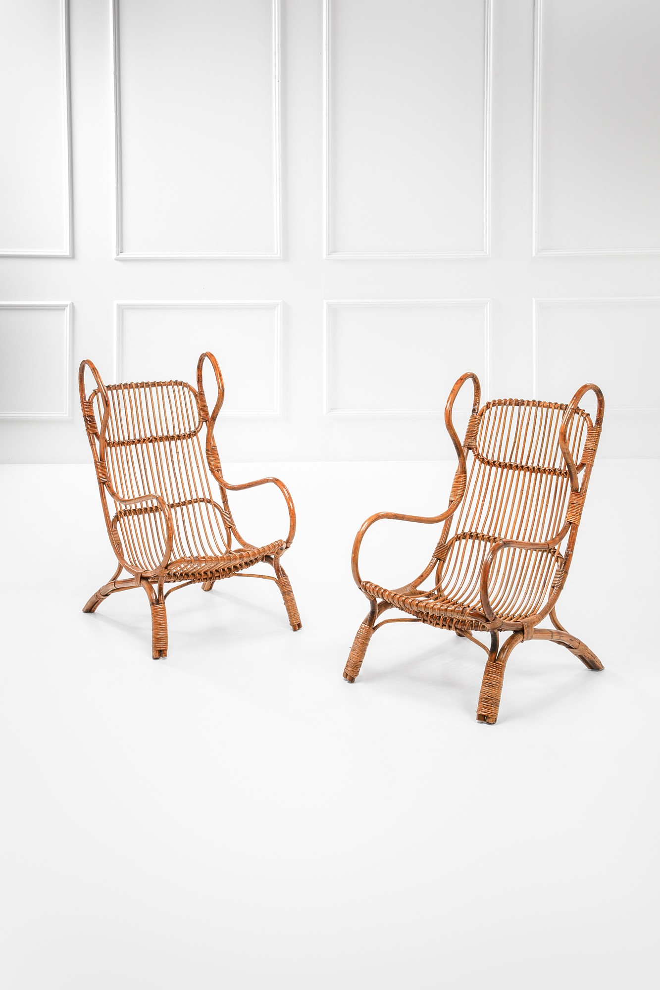 Due poltrone mod. BP16 Continuum