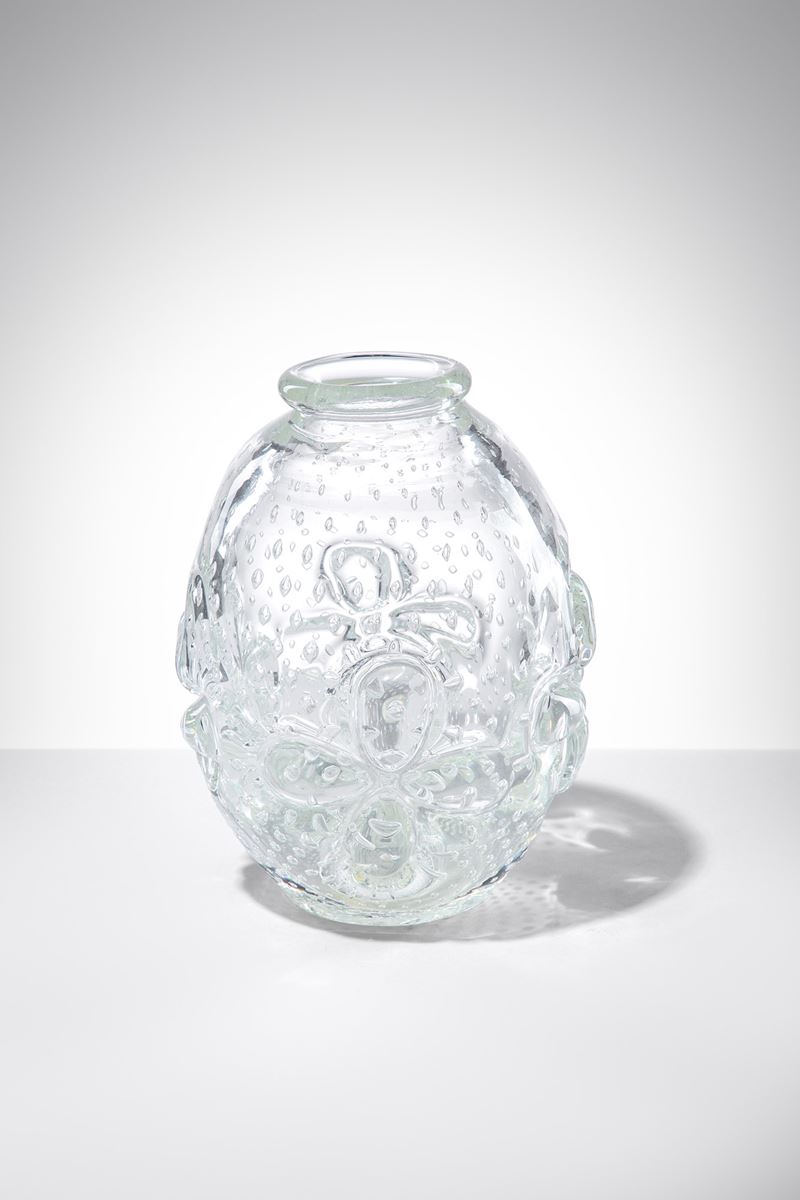 Vaso con fiori applicati