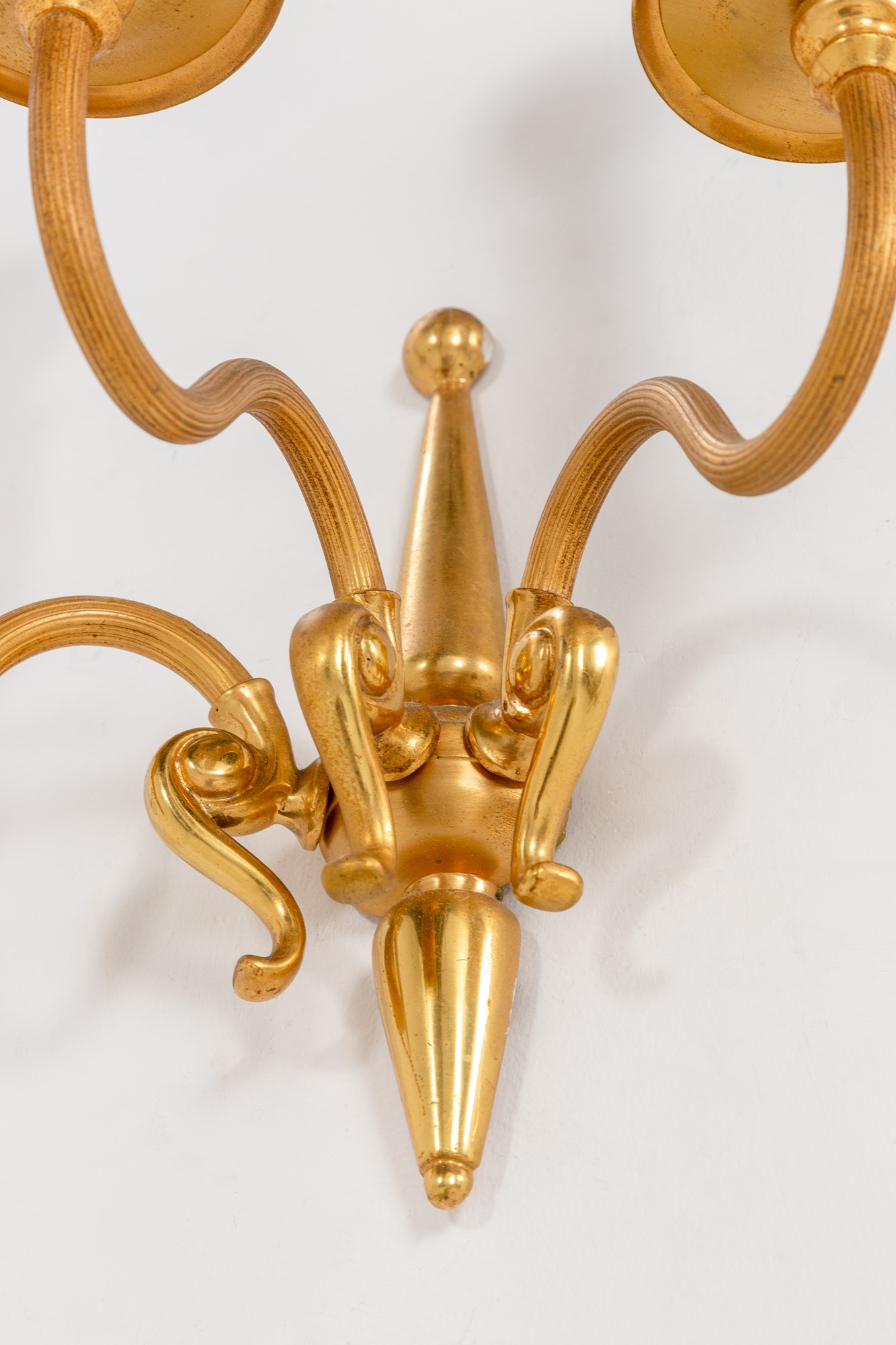 Quattro lampade da parete a tre bracci