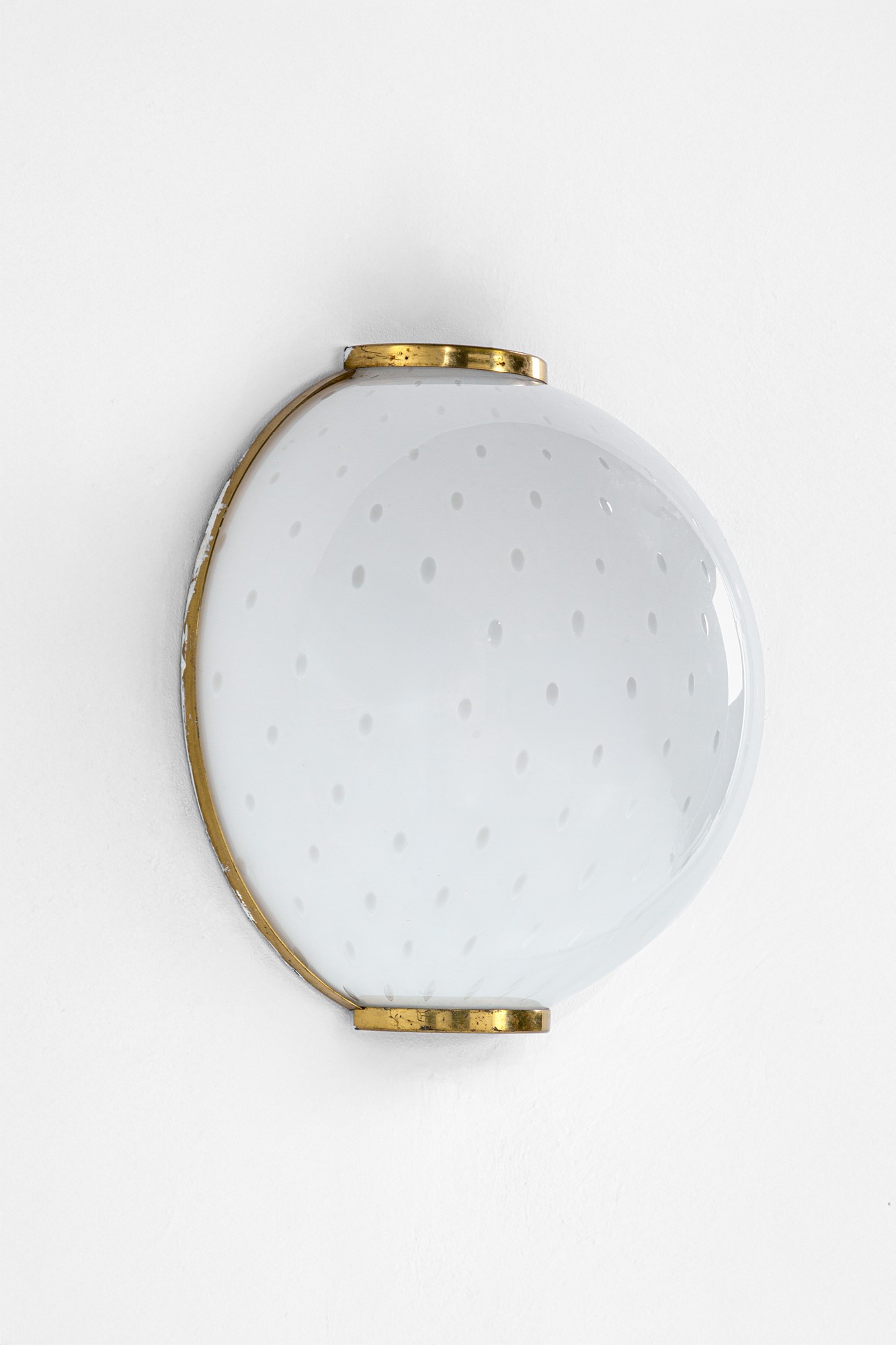 Lampada da parete in vetro incamiciato a bollicine e ottone lucido, circa 1970