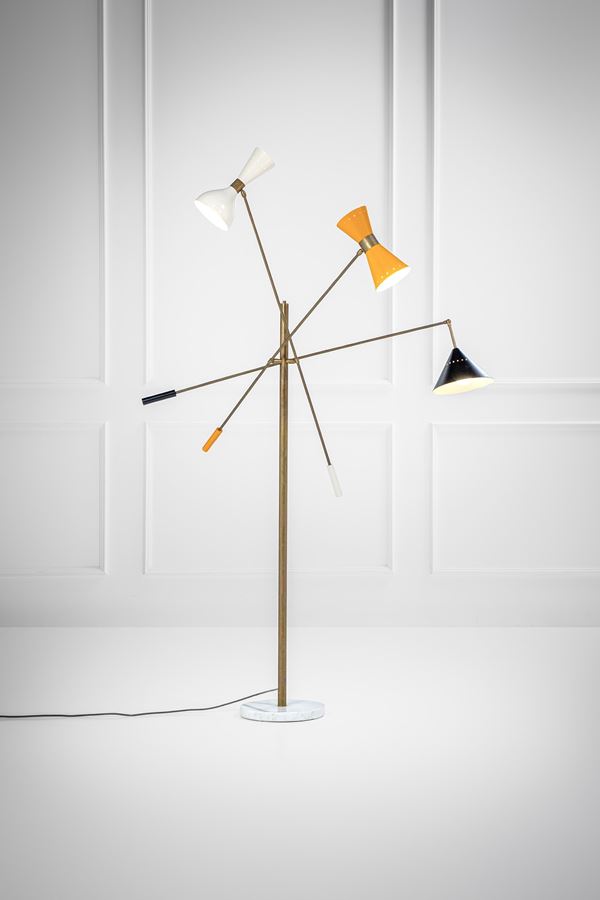 Lampada da terra a tre luci