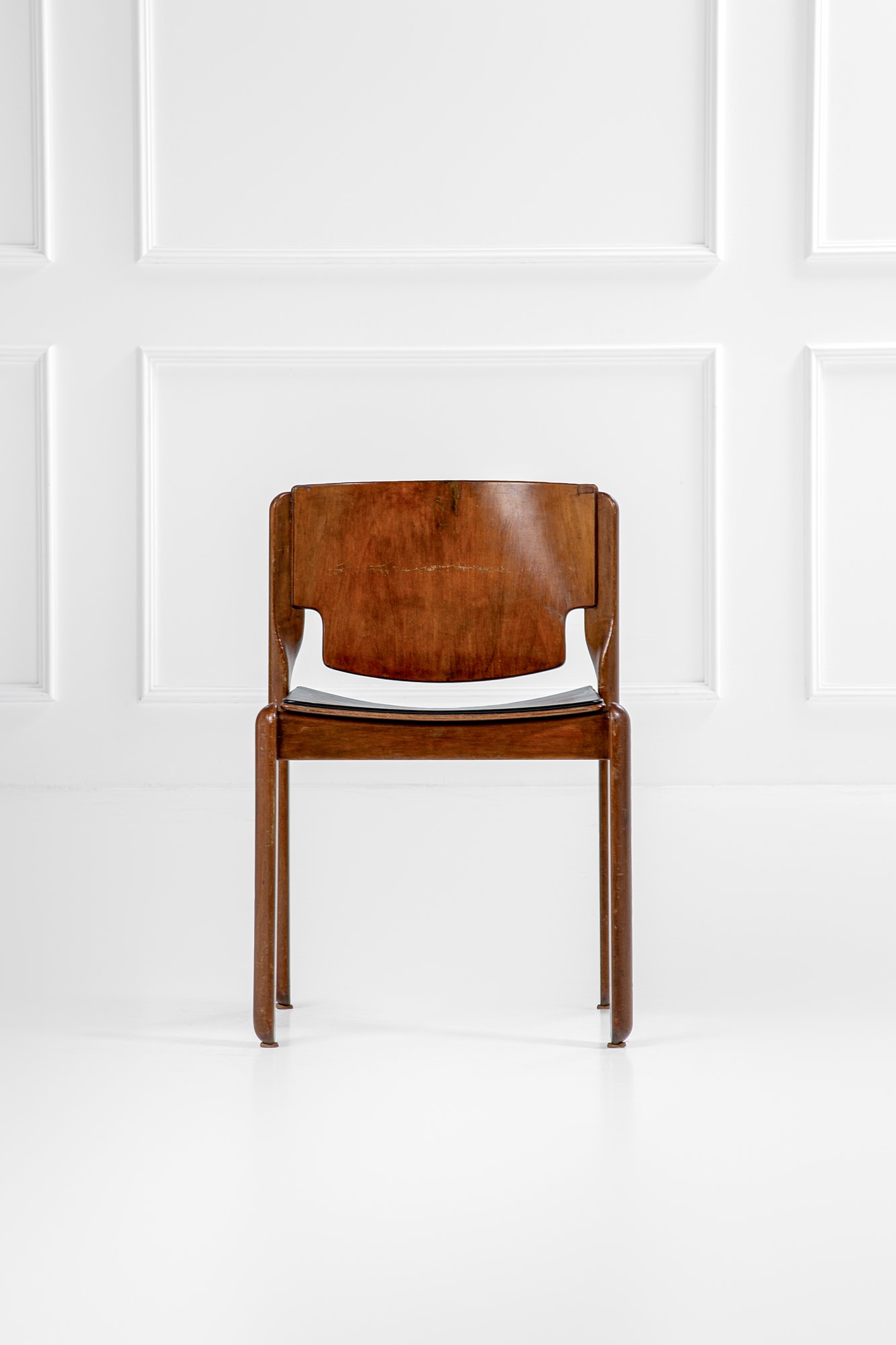 Due sedie sovrapponibili mod. 122