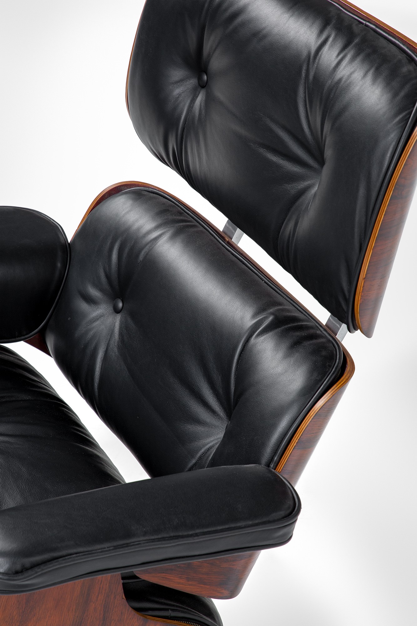 Charles e Ray Eames - Poltrona Mod. 670 e Poggiapiedi Mod. 671