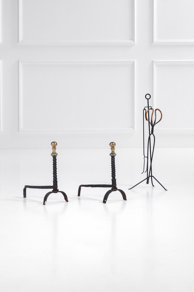 Set da camino composto da due alari e strumenti da fuoco