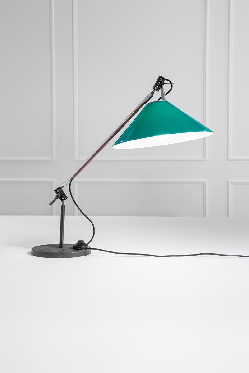 Lampada da tavolo della serie Aggregato