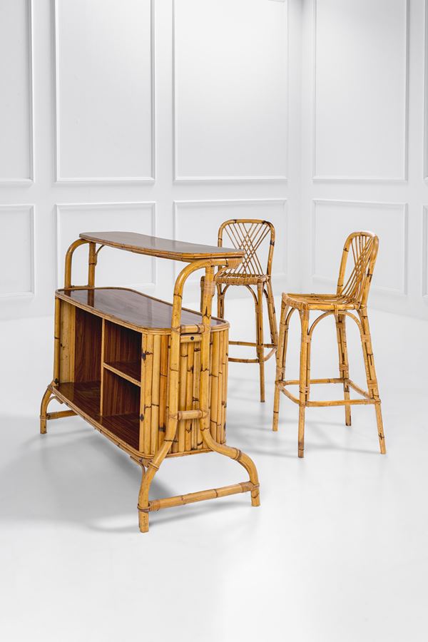 Mobile bar e due sgabelli