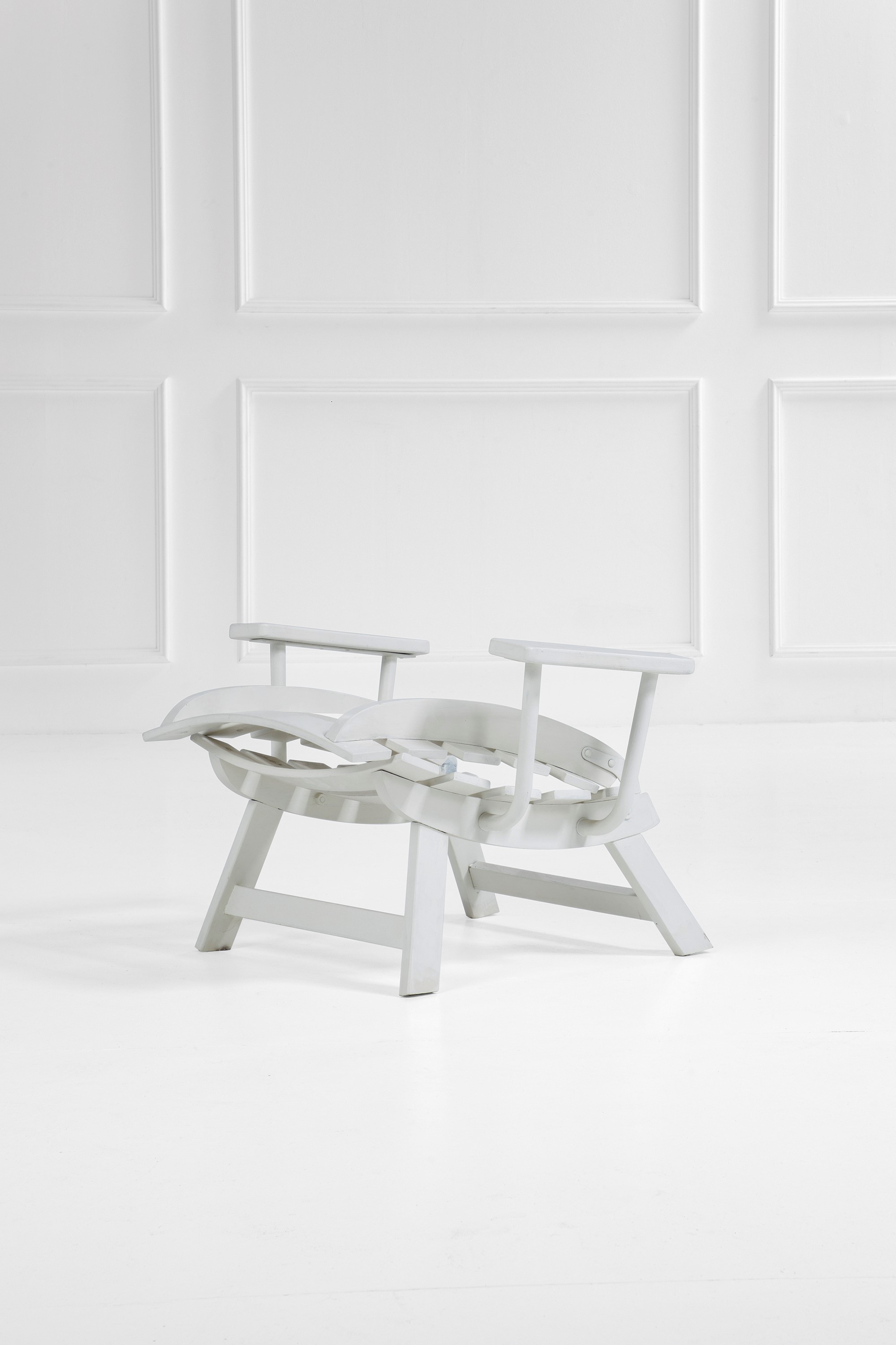 Carlo Hauner - Due poltrone da giardino in legno e metallo laccato