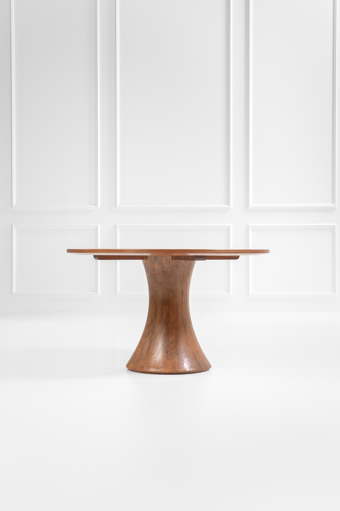 Tavolo con piano circolare