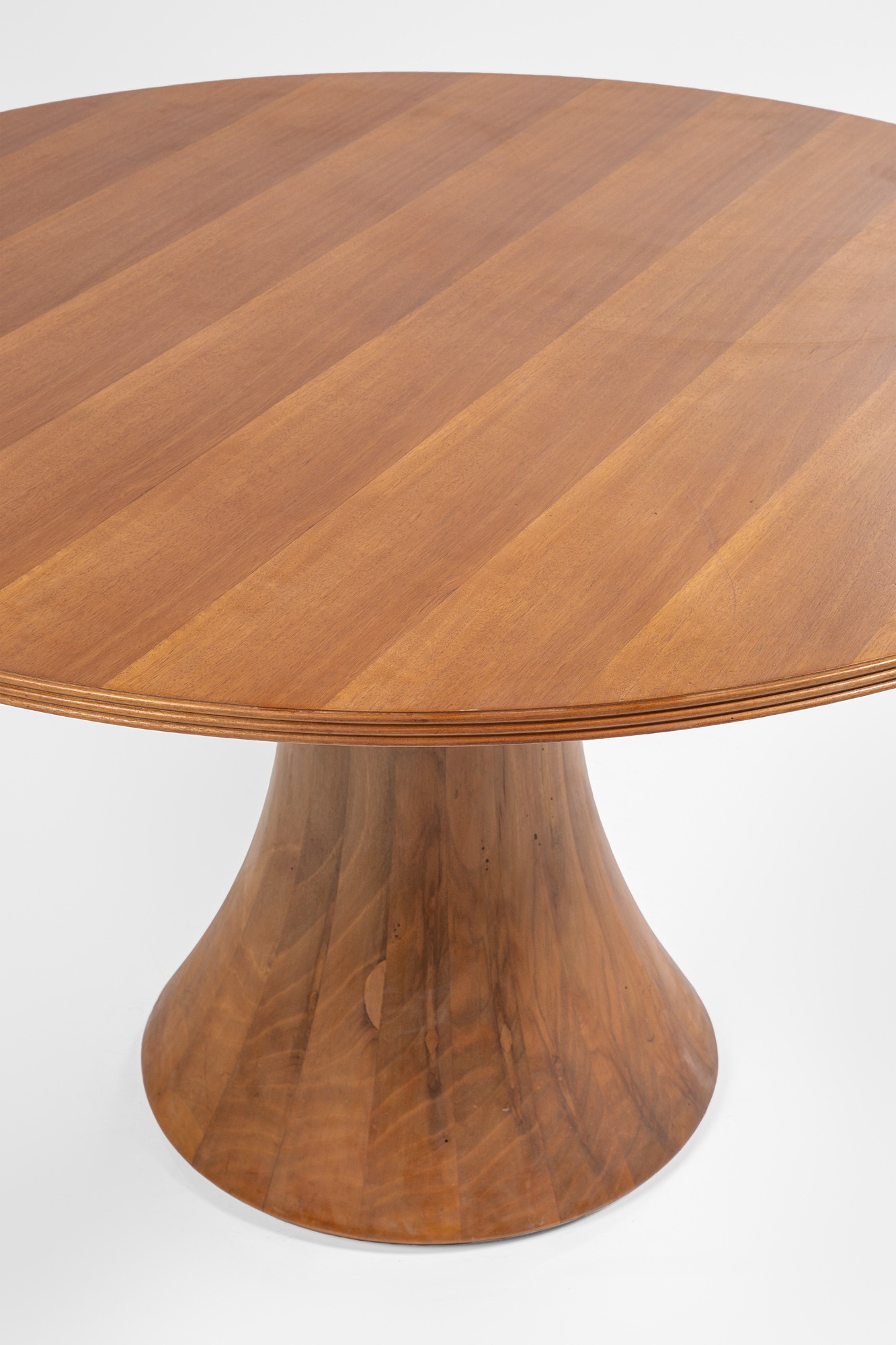 Tavolo con piano circolare