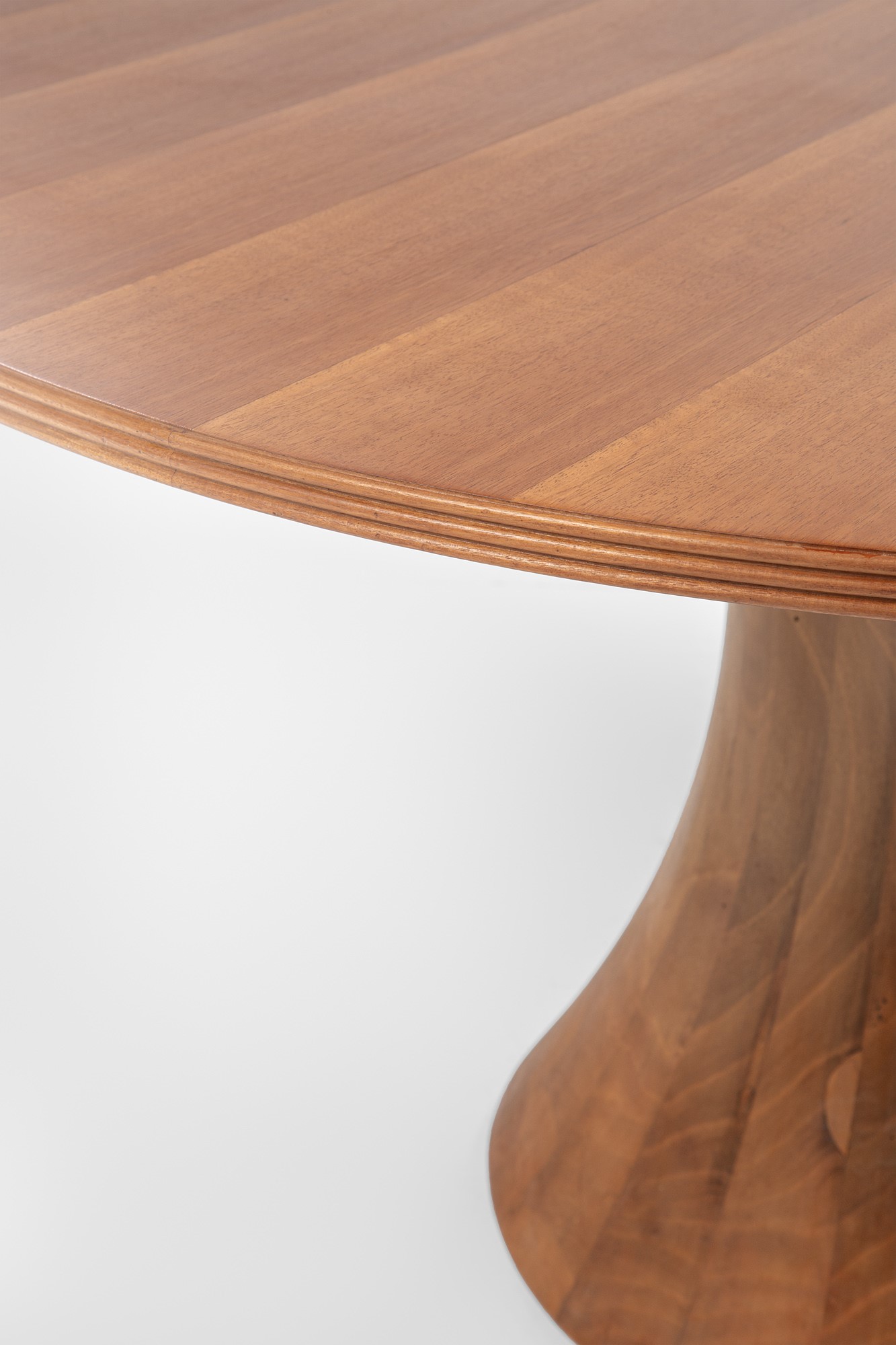 Tavolo con piano circolare